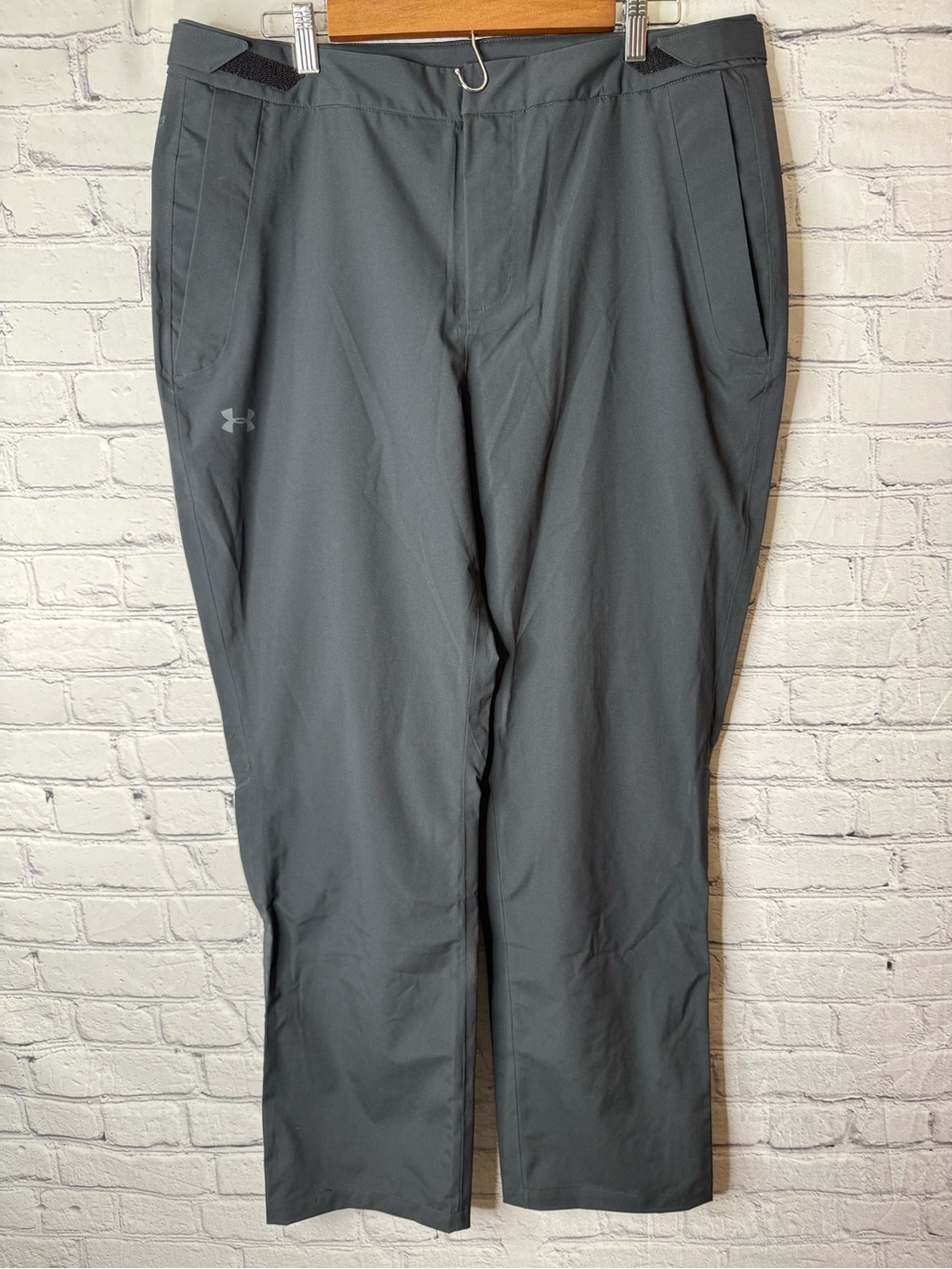 Under Armour black storm pants size large